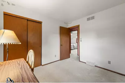 1324 W Paradise Ct, Glendale, WI 53209 - Photo 29