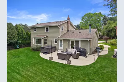 1324 W Paradise Ct, Glendale, WI 53209 - Photo 39