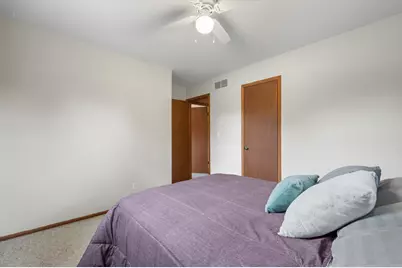 1324 W Paradise Ct, Glendale, WI 53209 - Photo 25