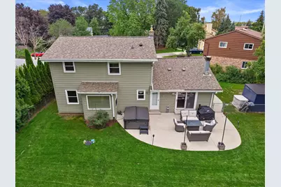 1324 W Paradise Ct, Glendale, WI 53209 - Photo 41