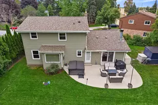 1324 W Paradise Ct, Glendale, WI 53209 - Photo 41