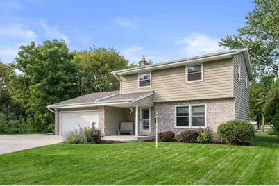 1324 W Paradise Ct, Glendale, WI 53209 - Photo 3
