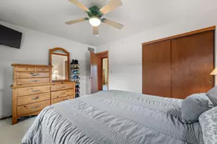 1324 W Paradise Ct, Glendale, WI 53209 - Photo 23