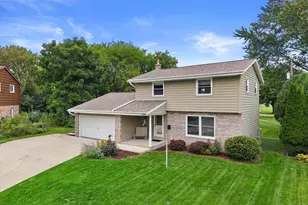 1324 W Paradise Ct, Glendale, WI 53209 - Photo 1