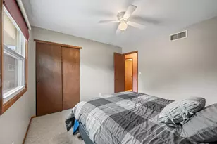 1324 W Paradise Ct, Glendale, WI 53209 - Photo 27