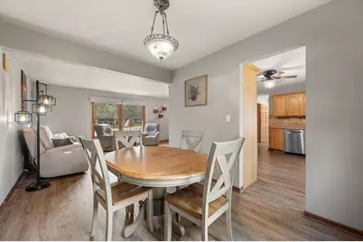 1324 W Paradise Ct, Glendale, WI 53209 - Photo 9