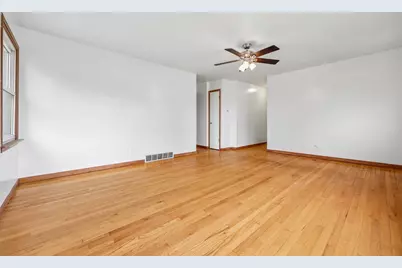 2100  Illinois St, Racine, WI 53405 - Photo 9