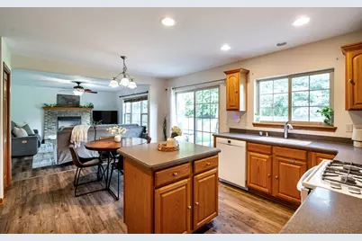 3762 E Stargrass Ln, Oak Creek, WI 53154 - Photo 7