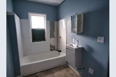 5742 N 43rd St, Milwaukee, WI 53209 - Photo 9