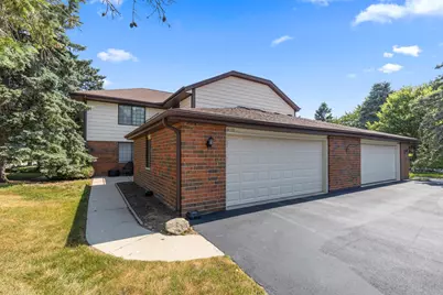8122 S Legend Dr, Franklin, WI 53132 - Photo 1