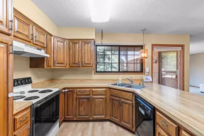 8122 S Legend Dr, Franklin, WI 53132 - Photo 3