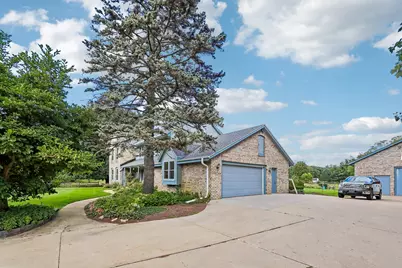 W284N3580  Old North Shore Dr, Delafield, WI 53072 - Photo 5
