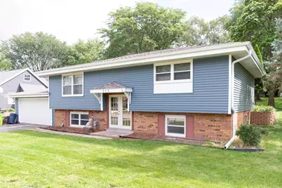 713  Oxford Dr, Hartland, WI 53029 - Photo 3
