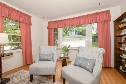 4042 N 111th St, Wauwatosa, WI 53222 - Photo 7