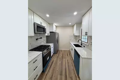 N88W14926  Jefferson Ave, Menomonee Falls, WI 53051 - Photo 3