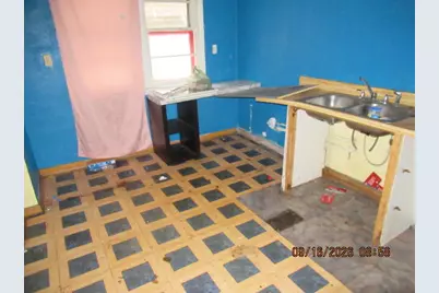 2424 W Maple St, Milwaukee, WI 53204 - Photo 11