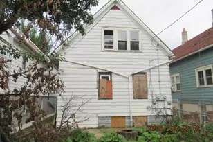 2424 W Maple St, Milwaukee, WI 53204 - Photo 3