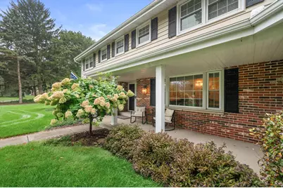 16040  Siesta Ln, Brookfield, WI 53005 - Photo 5