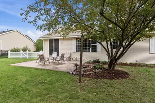 622 Hickory Hollow Rd, Racine, WI 53185 - Photo 5
