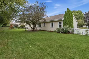 622 Hickory Hollow Rd, Racine, WI 53185 - Photo 3
