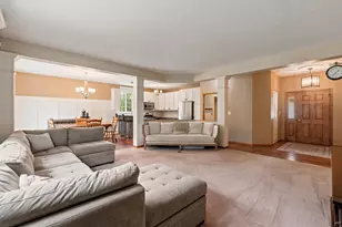 622 Hickory Hollow Rd, Racine, WI 53185 - Photo 9