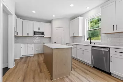 1344  Mohican Trl, Waukesha, WI 53189 - Photo 7