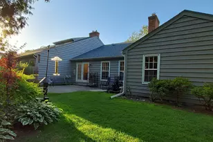 1027 W Shaker Cir, Mequon, WI 53092 - Photo 19