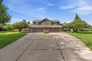 8597 N Meadowside Ct, Brown Deer, WI 53223 - Photo 25