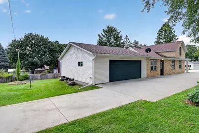 714  Summit St, Plymouth, WI 53073 - Photo 3