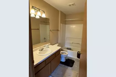 6205 S Creekside Dr #8, Cudahy, WI 53110 - Photo 11