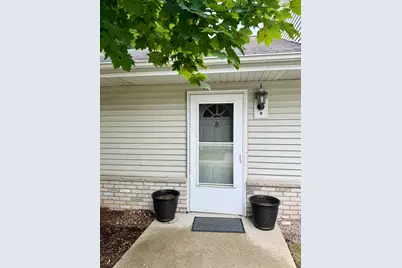 6205 S Creekside Dr #8, Cudahy, WI 53110 - Photo 1