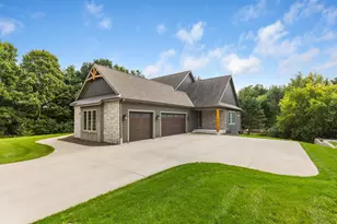 18425 Patti Ln, Brookfield, WI 53045 - Photo 3