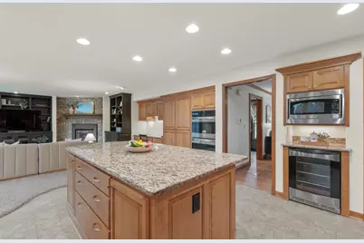 3925 W Sherbrooke Dr, Mequon, WI 53092 - Photo 15