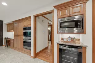 3925 W Sherbrooke Dr, Mequon, WI 53092 - Photo 9