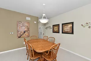 9227 S 54th St, Franklin, WI 53132 - Photo 13