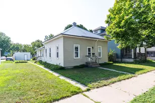 520 Avon St, La Crosse, WI 54603 - Photo 1