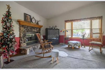 2035  Dustir Dr, Racine, WI 53402 - Photo 15