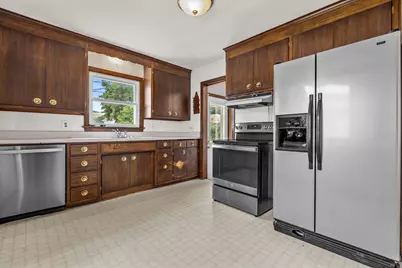 1815  Jupiter Ave, Racine, WI 53404 - Photo 7