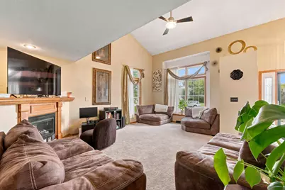 1215  Elm St, Hartford, WI 53027 - Photo 7