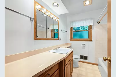 6041  Doyle St, Greendale, WI 53129 - Photo 15