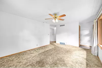 6041  Doyle St, Greendale, WI 53129 - Photo 7