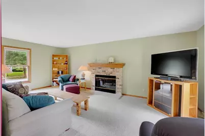 2724  Oakcrest Dr, Waukesha, WI 53188 - Photo 3