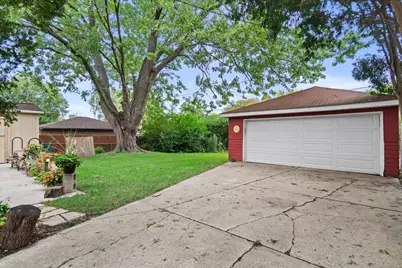 8244 W Acacia St, Milwaukee, WI 53223 - Photo 27