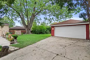 8244 W Acacia St, Milwaukee, WI 53223 - Photo 27