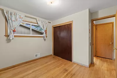 8244 W Acacia St, Milwaukee, WI 53223 - Photo 21
