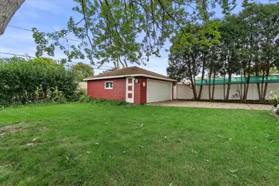 8244 W Acacia St, Milwaukee, WI 53223 - Photo 31