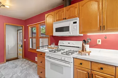 8244 W Acacia St, Milwaukee, WI 53223 - Photo 13