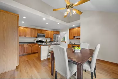 W240N2377  Range Line Ct #B, Pewaukee, WI 53072 - Photo 11