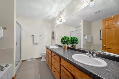 W240N2377  Range Line Ct #B, Pewaukee, WI 53072 - Photo 25