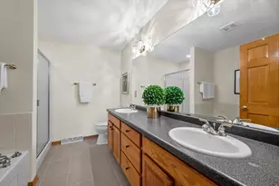W240N2377 Range Line Ct, Pewaukee, WI 53072 - Photo 25